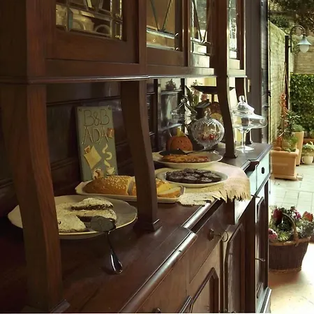 Ada Bed and Breakfast Φεράρα